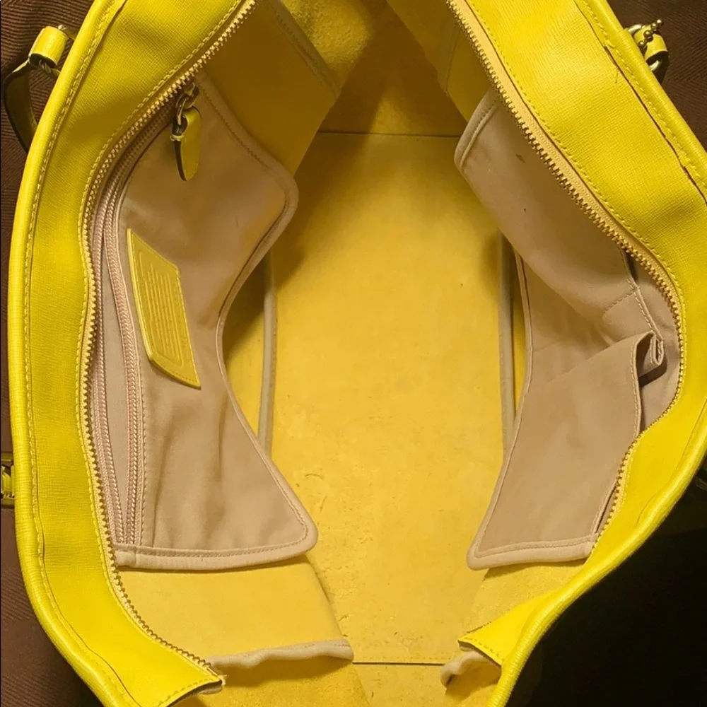 Coach leather zipper Neverfull tote w/metal tag